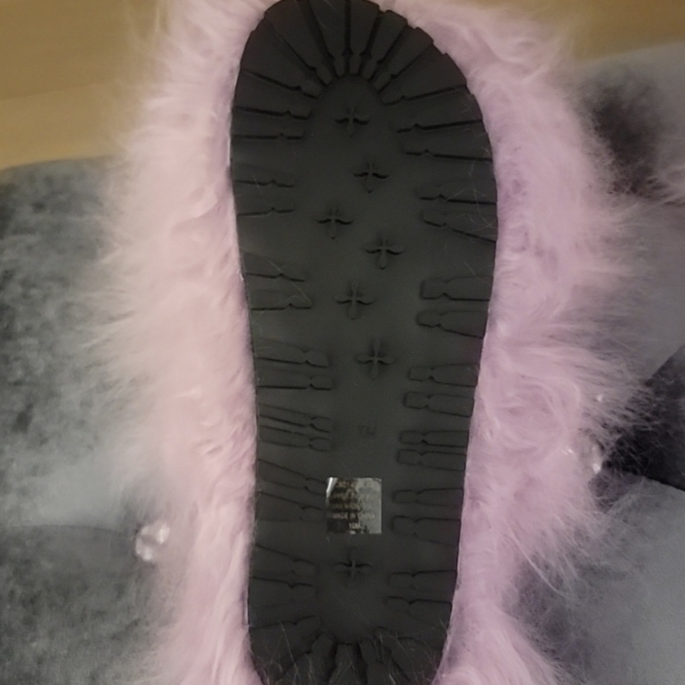 Current Mood Lavender Pink Fluffy Slippers. Size 10 - Picture 4 of 7